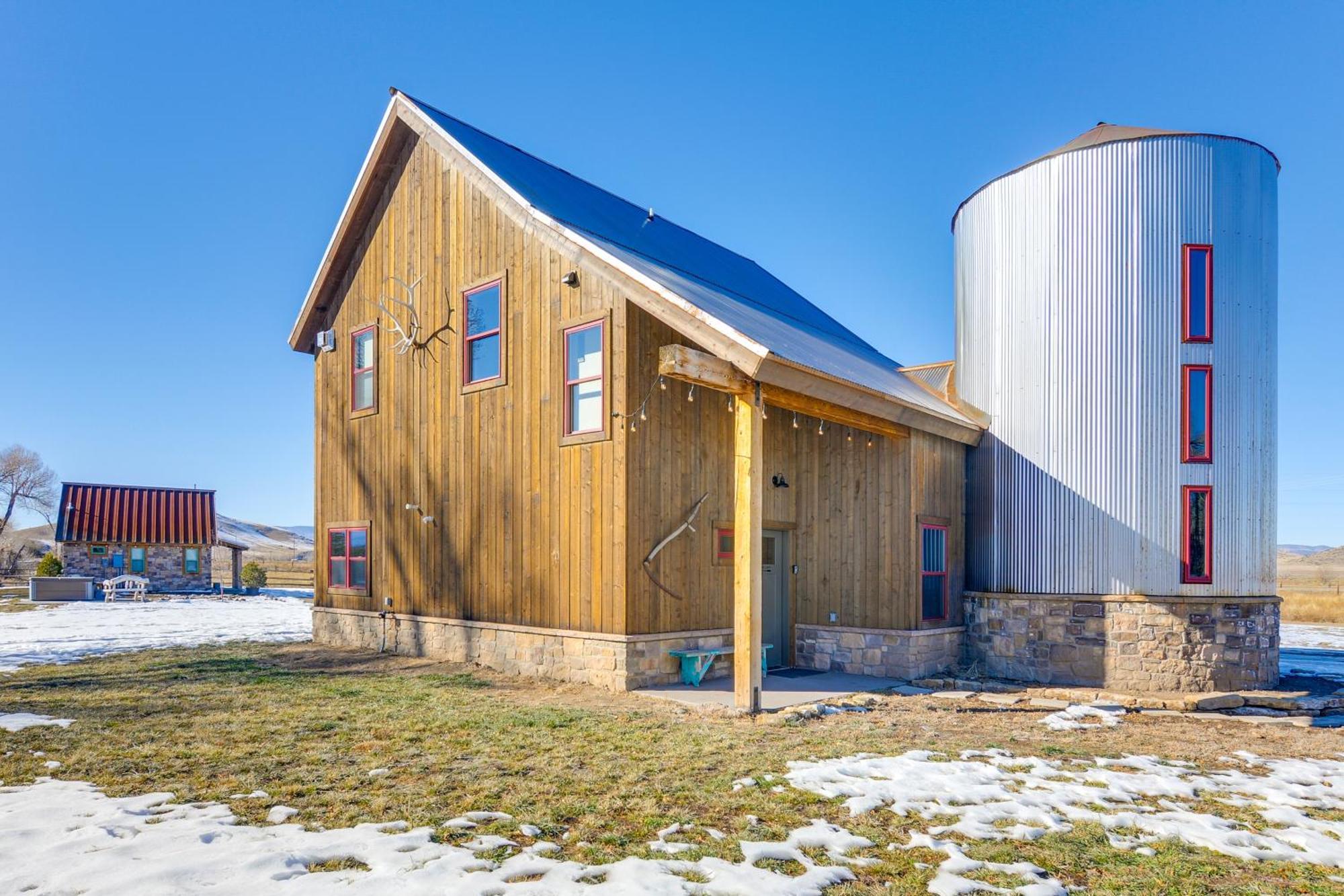 Mountain View, Riverfront Del Norte Barndominium Villa Exterior photo