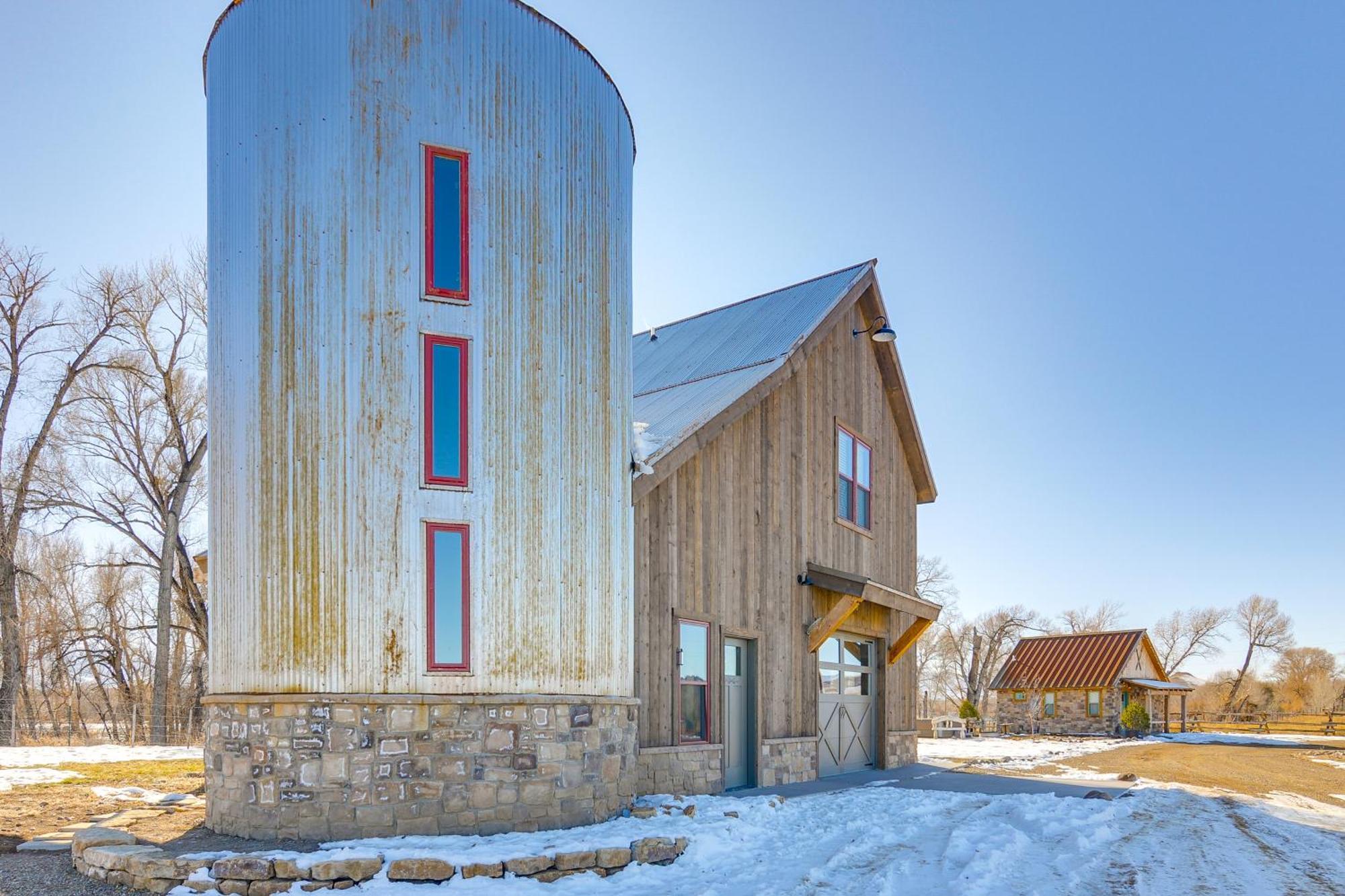 Mountain View, Riverfront Del Norte Barndominium Villa Exterior photo