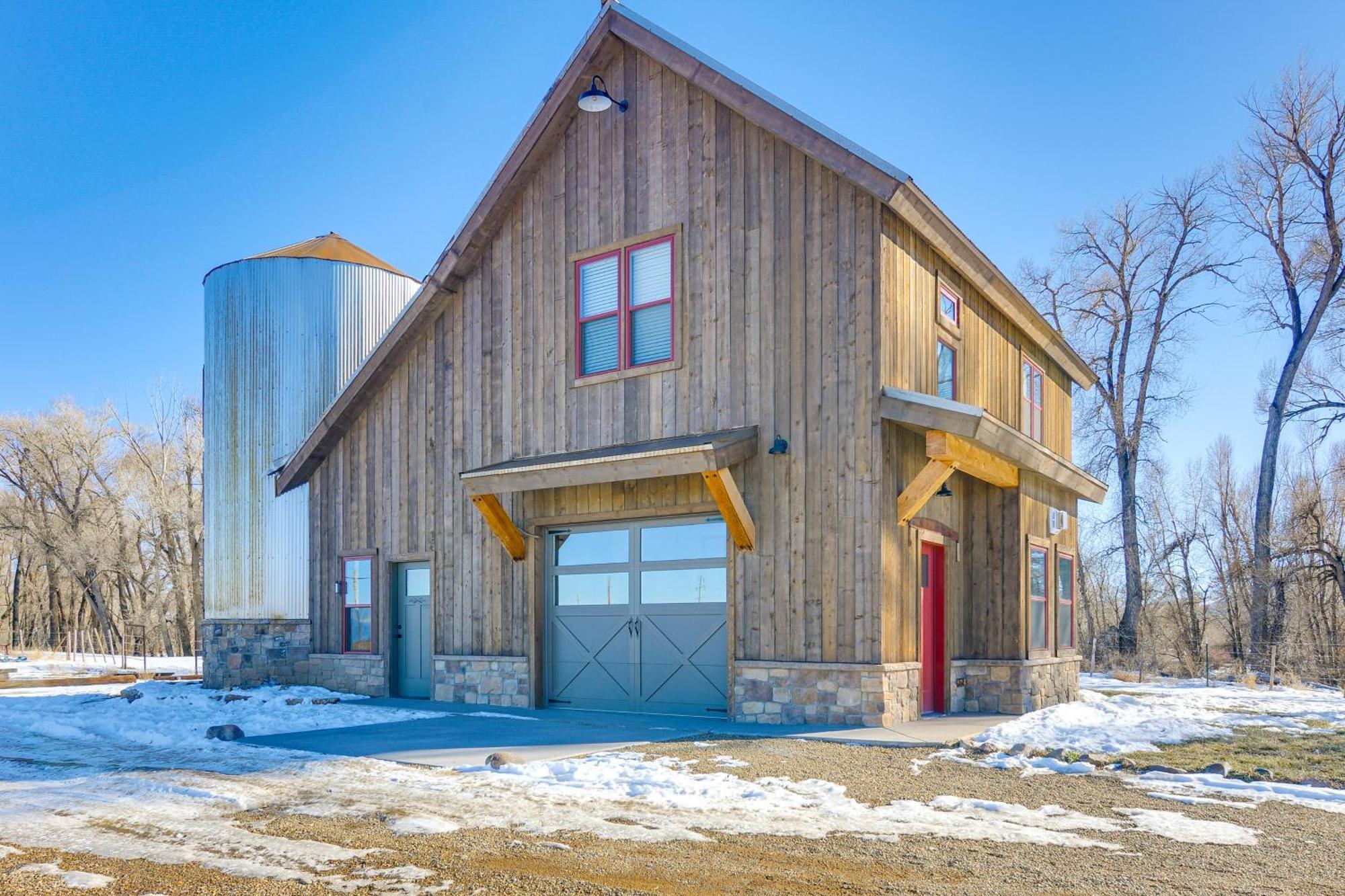 Mountain View, Riverfront Del Norte Barndominium Villa Exterior photo