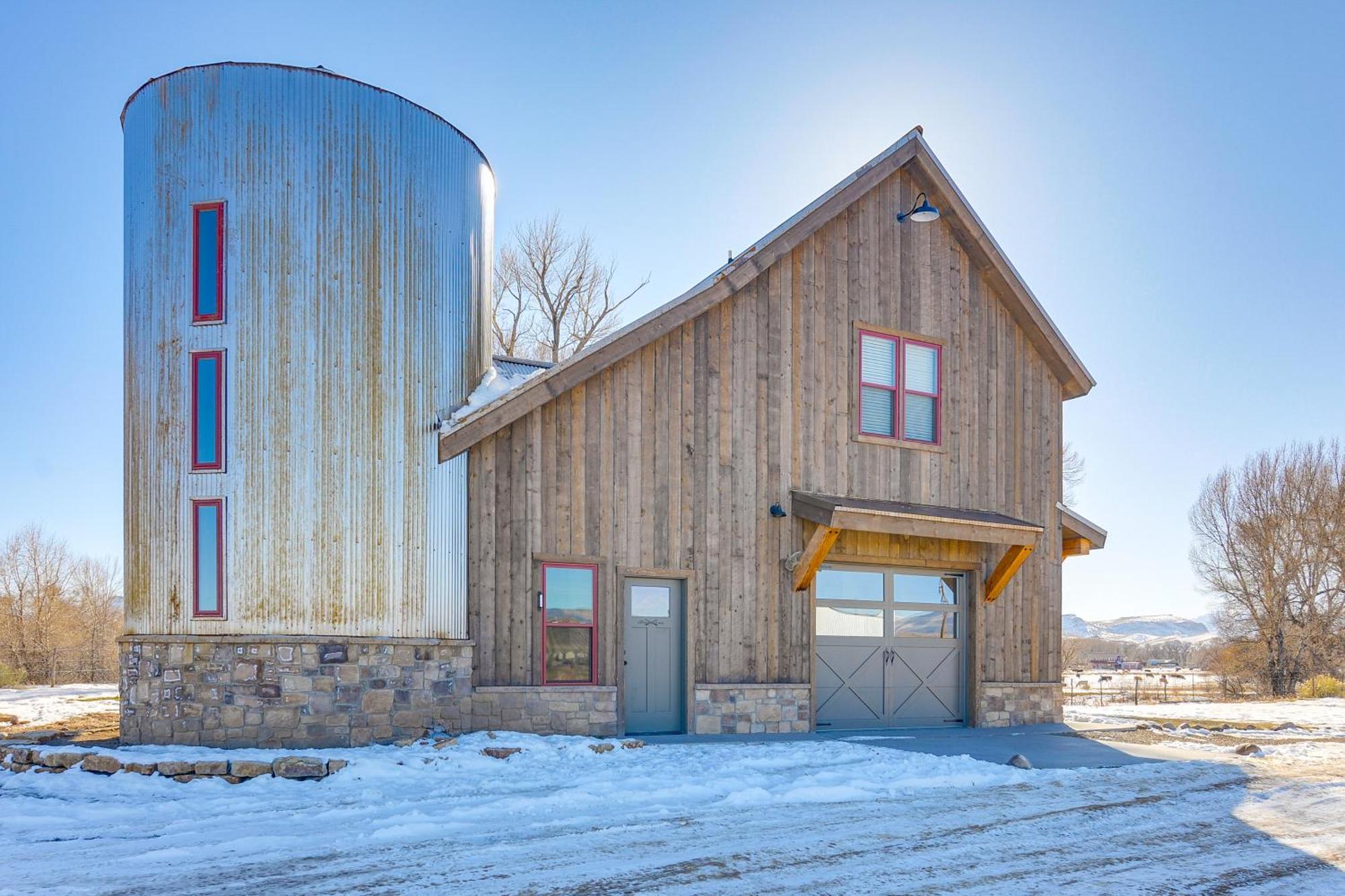 Mountain View, Riverfront Del Norte Barndominium Villa Exterior photo